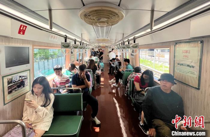 爱游戏乘着地铁穿越 “时光列车”在北京常态化运营